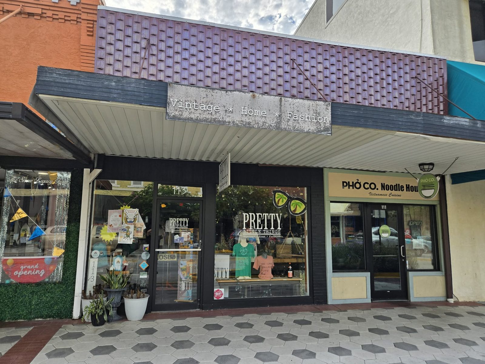 Storefront of Pretty Little Things vintage home and fashion shop in downtown DeLand.